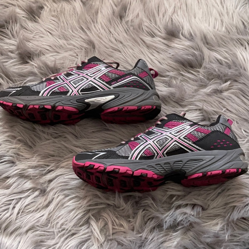 Running shoes gray and pink